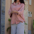Chemise et pantalon look casual chic