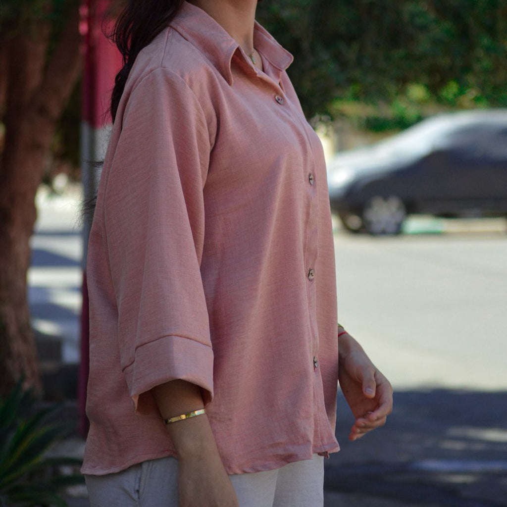 Chemise et pantalon look casual chic